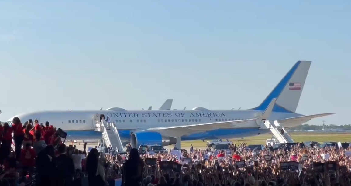 KAMALA-RALLY – The Savage Nation